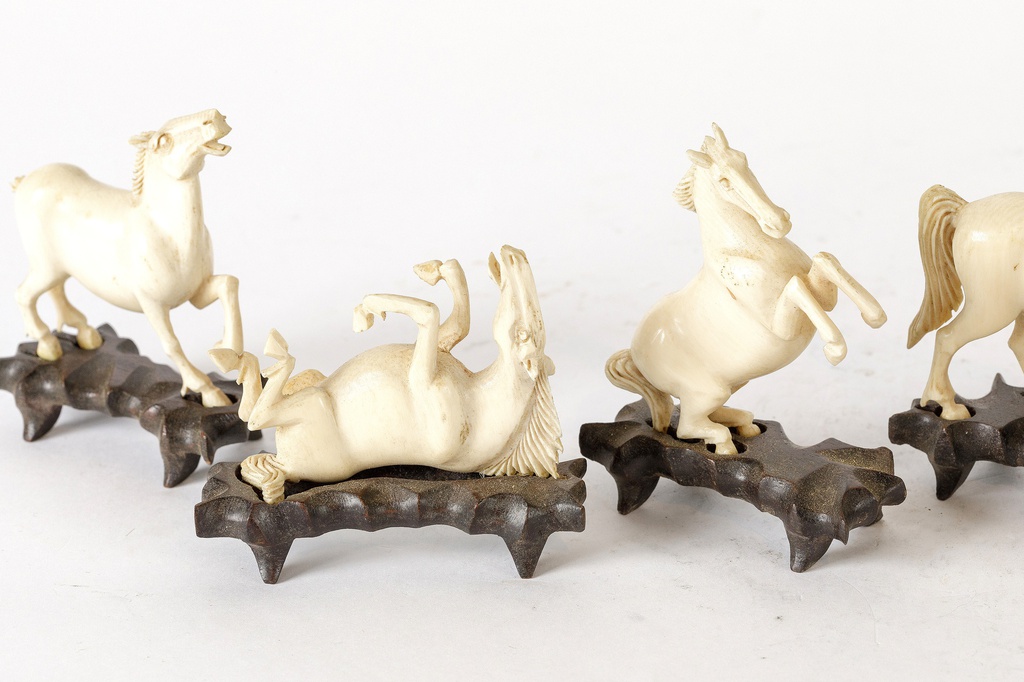 Ivory-horses-sculptures-dramblio-kaulo-skulpturos-4.jpg